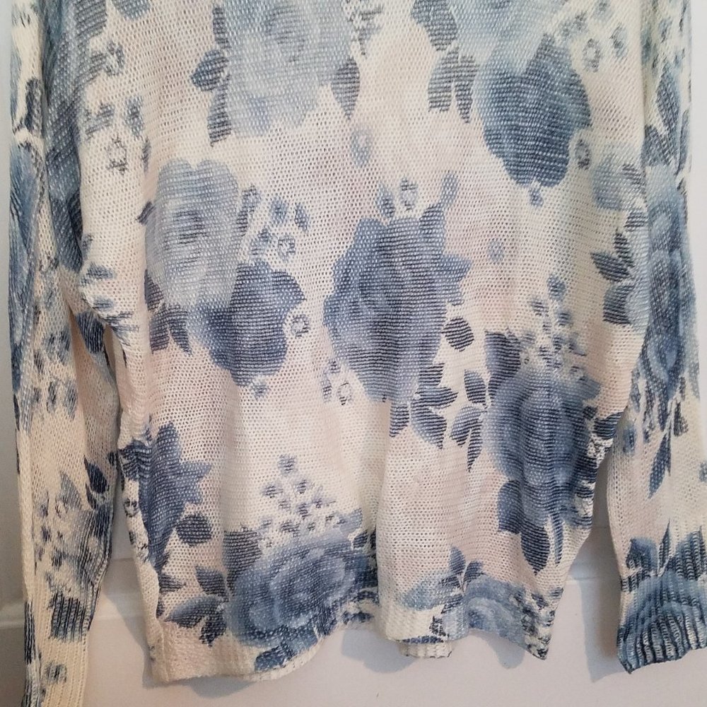 Sweater. (NWT)